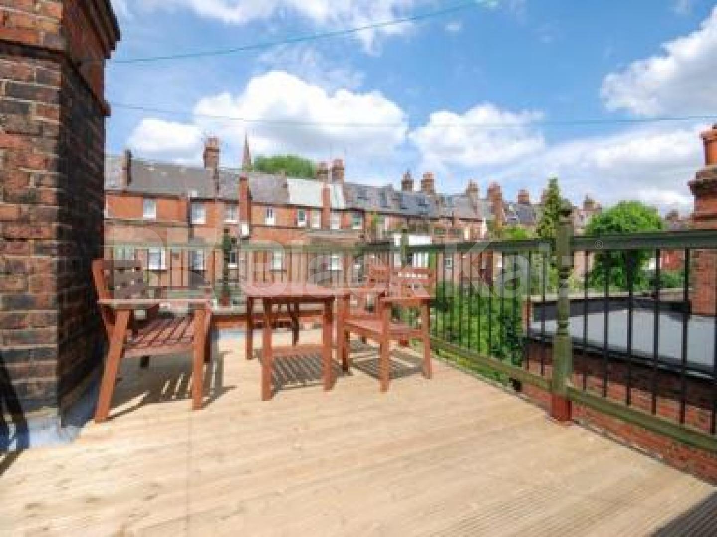 			Fantastic Flat With Terrace, 3 Bedroom, 1 bath, 1 reception Flat			 Harberton Road, Archway